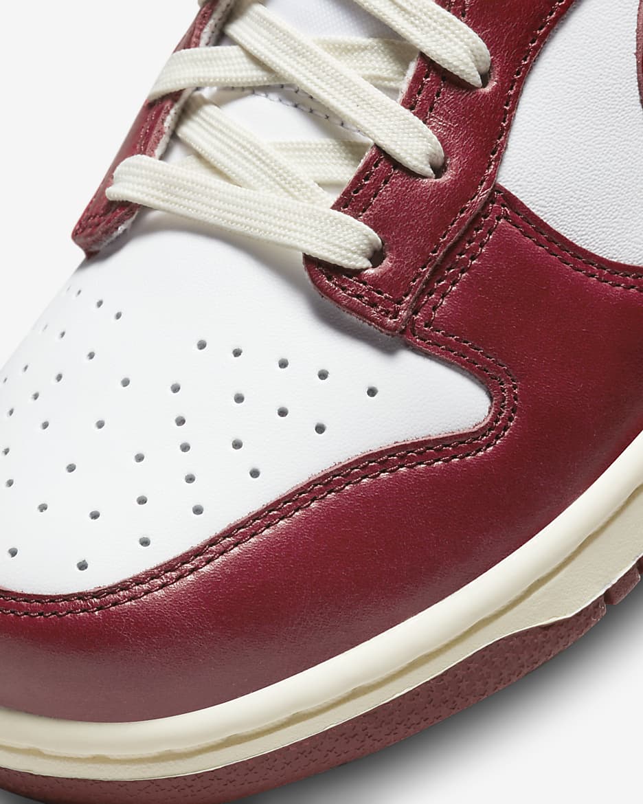 Nike dunk comfort red best sale